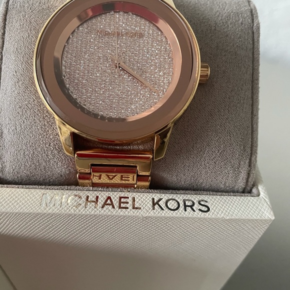 MICHAEL KORS WATCH ROSE GOLD - Picture 3 of 6